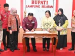Bupati Lampung Selatan, H. Nanang Ermanto Tandatangani nota kesepakatan dengan Kepala BBPOM Bandar Lampung
