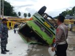 Truk Naas Bermuatan Sagu Terguling Di Area Pelabuhan Bakauheni