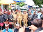 Prosesi Adat Sambut Bupati Dan Wakil Bupati Lamsel Radityo Egi Pratama Dan M.Syaiful Anwar Saat Memasuki Kantor Pemkab