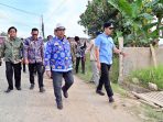Tinjau Jalan Rusak di Sabah Balau, Bupati Egi Komitmen Perbaiki Infrastruktur