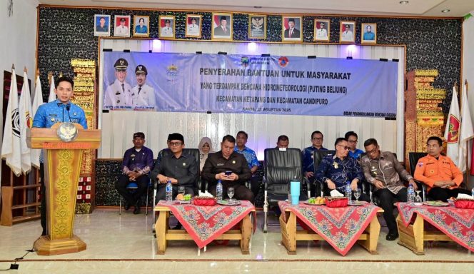 
 Pemkab Lamsel Serahkan Bantuan kepada Korban Puting Beliung