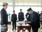 Bupati Lamsel Radityo Egi Pratama Lantil Sekda Di Makam Pahlawan Radin Inten II