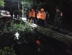 Babinsa Koramil 410-03/TBU  Peran Aktif Dalam Siaga Banjir