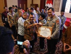Polda Kepri Raih Penghargaan Keterbukaan Informasi Publik Tahun 2025
