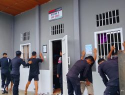 Jaga Lapas Tetap Kondusif, Petugas Gelar Razia Rutin Kamar Hunian