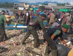 Peringati Hari Juang TNI AD TA 2025, Kodim 0410/KBL Dan HIPAKAD Laksanakan Karya Bakti Di Pantai Payangan, Bandar Lampung