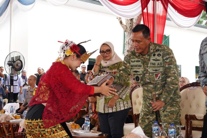 
 Danrem 043/Garuda Hitam Hadiri Peluncuran Samsat Drive Thru di Mataram baru