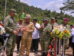Wadan Brigif 4 Mar/BS Hadiri Peresmian Jembatan Gantung Garuda Di Tanggamus