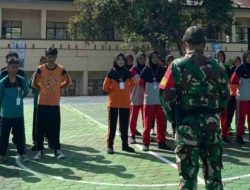 Sertu Hendri Yanto  Babinsa 0410-02 /TBS Beri Latihan Pendidikan Dasar Kepemimpinan di SMPN 26 Bandarlampung