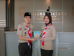 Wagub Jihan Nurlela Beri Penghargaan kepada Kwarda Pramuka Lampung atas Kepedulian dan Komitmen Membantu Korban Banjir Sumatera