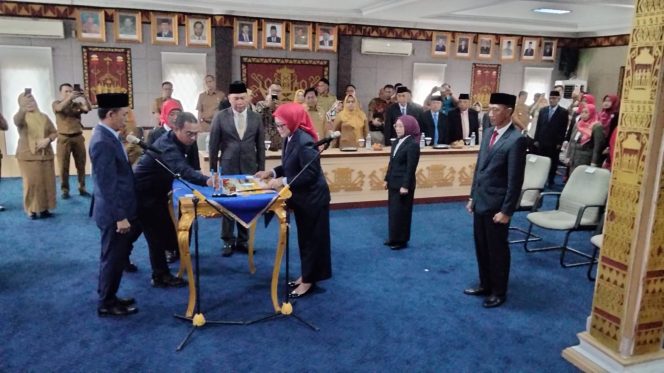 
 Saat Pelantikan Sekda, Wabup Berpesan ASN Jangan Memaksa Mencari Jabatan Apalagi Suap