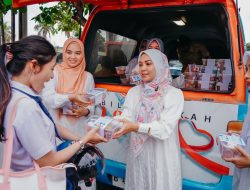 TP. PKK dan DWP Provinsi Lampung Bagikan Ratusan Takjil untuk Masyarakat*