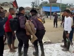 Taruna Akpol Selamat kan Pemuda Yang Hanyut Di Sungai Tamiang Aceh
