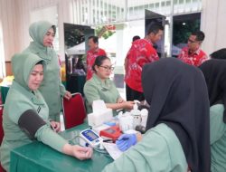 Setetes Darah, Sejuta Harapan”: Persit KCK Koorcabrem 043 Himpun 150 Kantong Darah di HUT ke-80