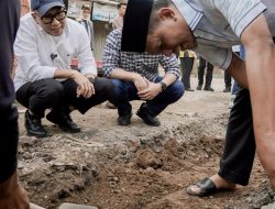 Tinjau Ruas Strategis di Jatimulyo, Gubernur Dorong Normalisasi Drainase dan Perbaikan Jalan