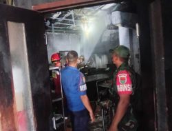 Babinsa Koramil 410-05/TKP Bantu Padamkan Kebakaran Hotel Anugrah Express