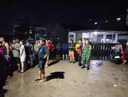 Babinsa 410/01 /PJG NI Sigap di Lokasi Banjir Sukarame, Terus Pantau Genangan  Air .