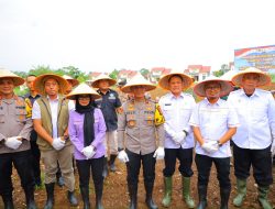 Kapolda Lampung Pimpin Penanaman Jagung Serentak Kuartal I di Pesawaran, Kapolri Beri Arahan Secara Daring 