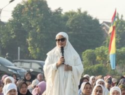 Idulfitri di Lampung Timur: Tanpa Kemewahan Halal Bihalal, Bupati Ella Pilih Berbagi di Jabung
