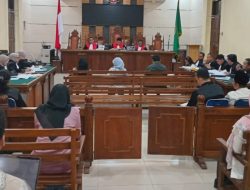 Penasehat Terdakwa Theo Stepanus   Bey Sujarwo Jelas kan ,Saksi Wahyu  Sebut kan Perhitungan  Kerugian Rp 54 Miliar Berdasar kan Asumsi  Bukan Rill
