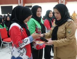Bagikan Insentif Kader Posyandu, Poskeskel Dan Pokmas, Eva: Ujung Tombak Pelayanan Masyarakat