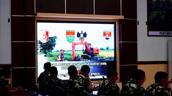 
 Pangdam XXI/Radin Inten Menerima Paparan Cetak Sawah dari Kodim 0426/TB dan Kodim 0429/LAMTIM