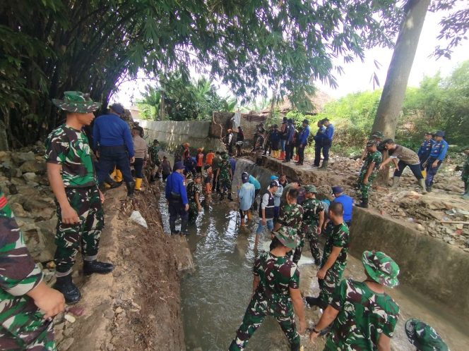 
 Kopka Maradona Pimpin Operasi Gerebek Sungai di Bantaran Sungai Way Awi