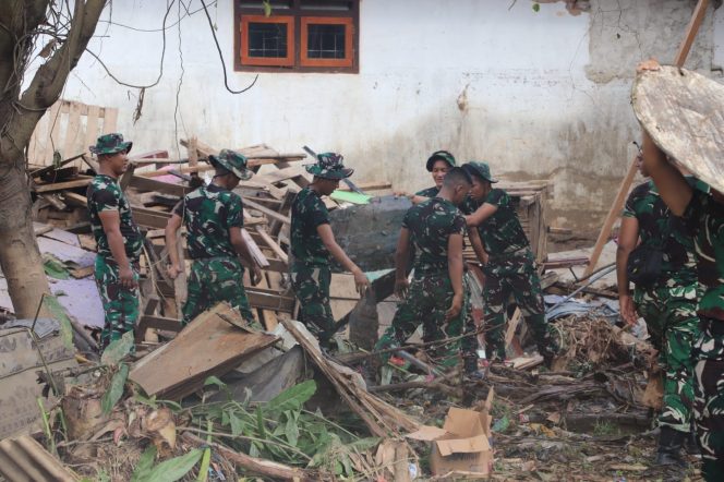 
 Ratusan Personel Gabungan Grebek Sungai Bandar Lampung, Fokus Perbaikan Tanggul dan Kebersihan Aliran