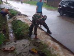 Sertu Andreswan Monitoring Titik-titik Rawan Banjir Pasca Hujan Deras