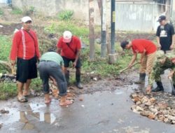 Babinsa Tanjung Senang Pimpin kegiatan Jumat Bersih Bersih