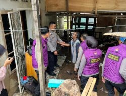 Polda Lampung Hadir : Berikan Trauma Healing Dan Sembako Kepada Warga Terdampak Banjir
