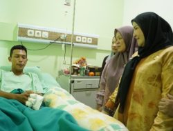 Wali Kota Bandar Lampung Kunjungi Anggota BPBD Yang Mengalami Kecelakaan Kerja saat Jalankan Tugas