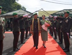 Prajurit dan PNS Korem 043/Gatam Sambut Kedatangan Calon Kasrem di Kota Metro