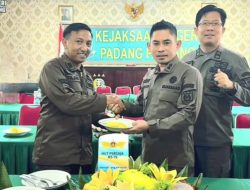PLH Kajari Padang Panjang Gelar Upacara HUT PERSAJA Ke-75, Dalam Mengawal Kedaulatan