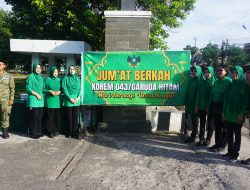 Jumat Berkah Persit KCK Koorcab Rem 043 PD XXI/Radin Inten