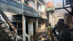 Aksi Nyata Sertu Frendi Nijardo Bantu Tim BPBD Padamkan Api