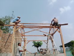 Sentuhan Hangat Prajurit KODIM 0410/KBL untuk Ibu Nur Hayati dan Pak Syahrul