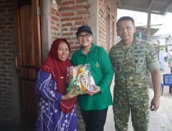 Persit KCK Koorcab Rem 043 PD XXI/Radin Inten Hadir Berbagi, Ringankan Beban Warga Sinar Laut