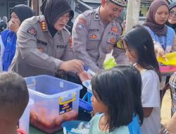Jumat Berkah, Personel Polda Lampung Bagikan 140 Porsi Makanan Gratis untuk Warga