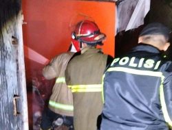Damkar Padamkan Api Dua Gudang Berisi Alkes & Elektronik di Ryacudu