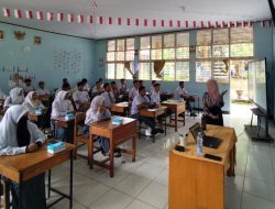 Tim Dosen UNM Dorong Kesiapan Wirausaha Siswa SMAN 15 Makassar