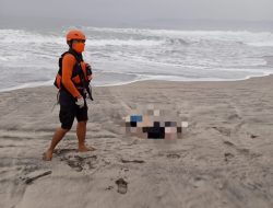 Polres Pesisir Barat Evakuasi Remaja 17 Tahun yang Ditemukan Mengapung di Perairan Pekon Balam