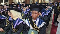 Jualan Nasi Goreng Sejak SMP, Irwan Berhasil Cumlaude Jadi Sarjana UMPP