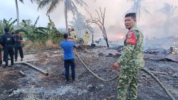 Personel Babinsa Kelurahan Sukadanaham Bantu Warga Korban Kebakaran