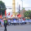 Polisi Humanis Kawal Demo Dua Tahun Prabowo-Gibran di Lampung